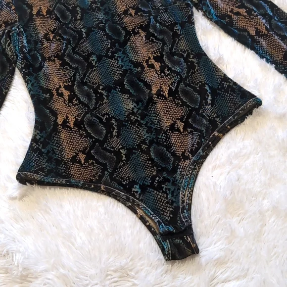 🔴LOWEST! I.AM.GIA Teal Velvet Snakeskin Bodysuit with Thumbholes - Picture 7 of 17